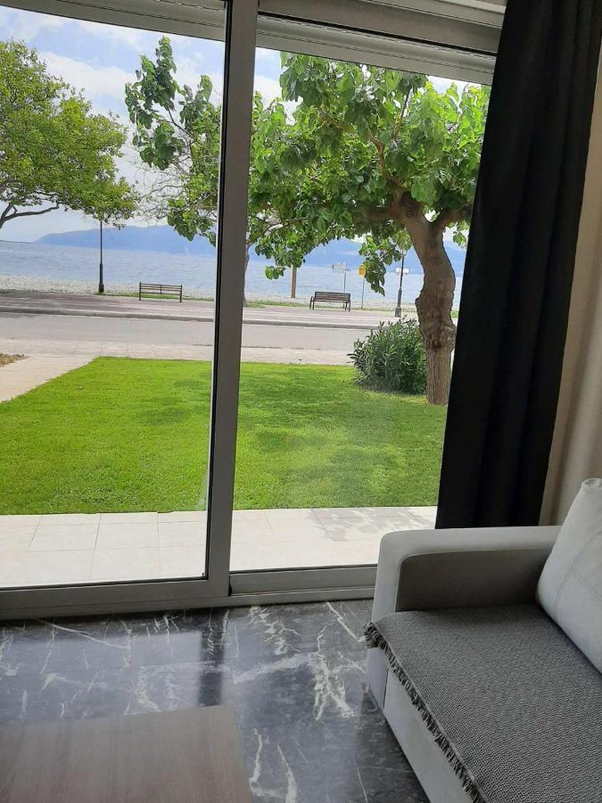 Nafpaktos Seaside Apartment Екстер'єр фото