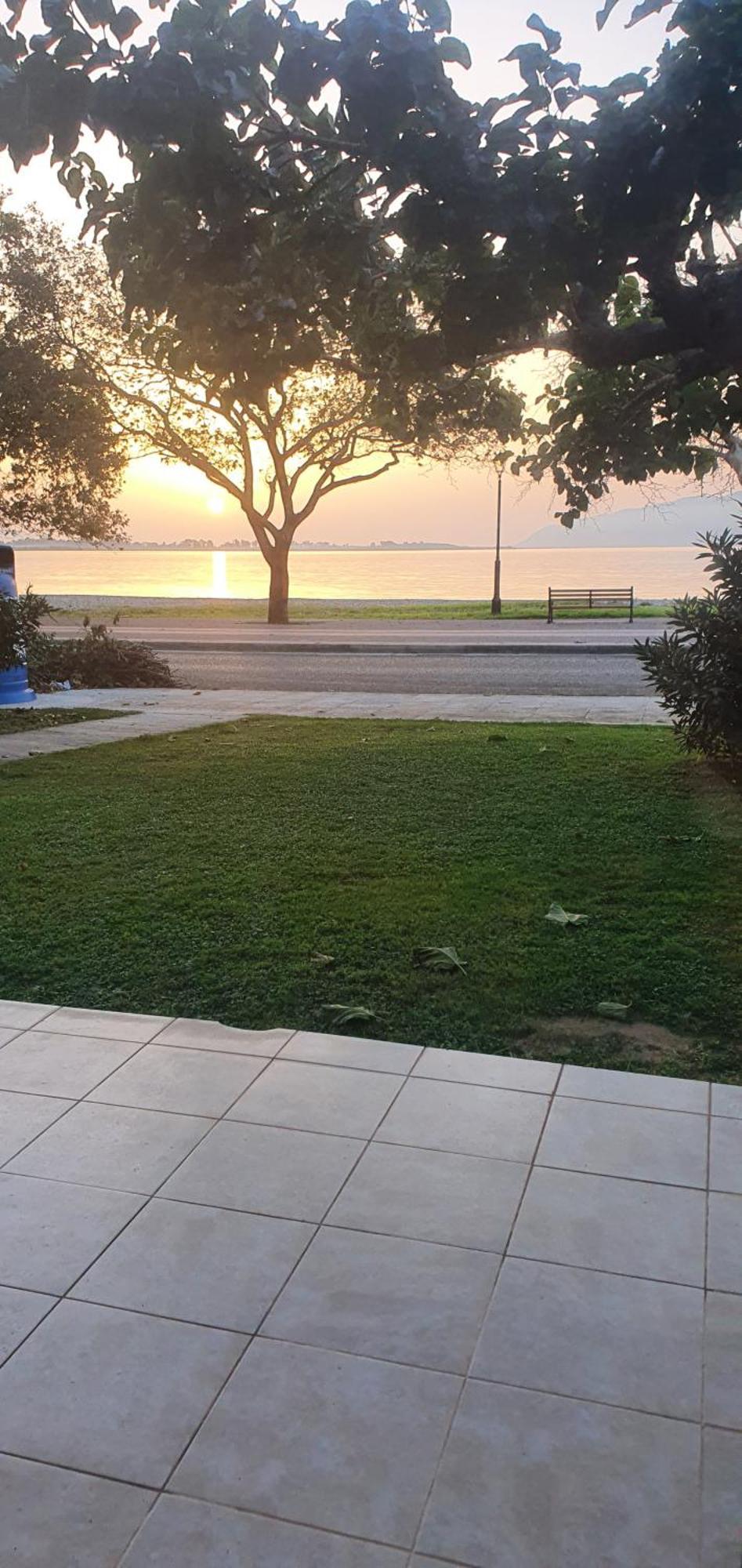 Nafpaktos Seaside Apartment Екстер'єр фото